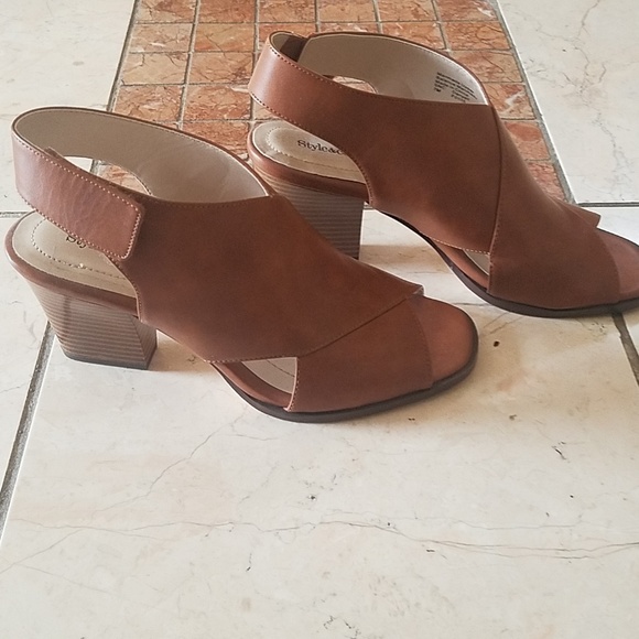 Style & Co Spring Heels - Picture 3 of 6